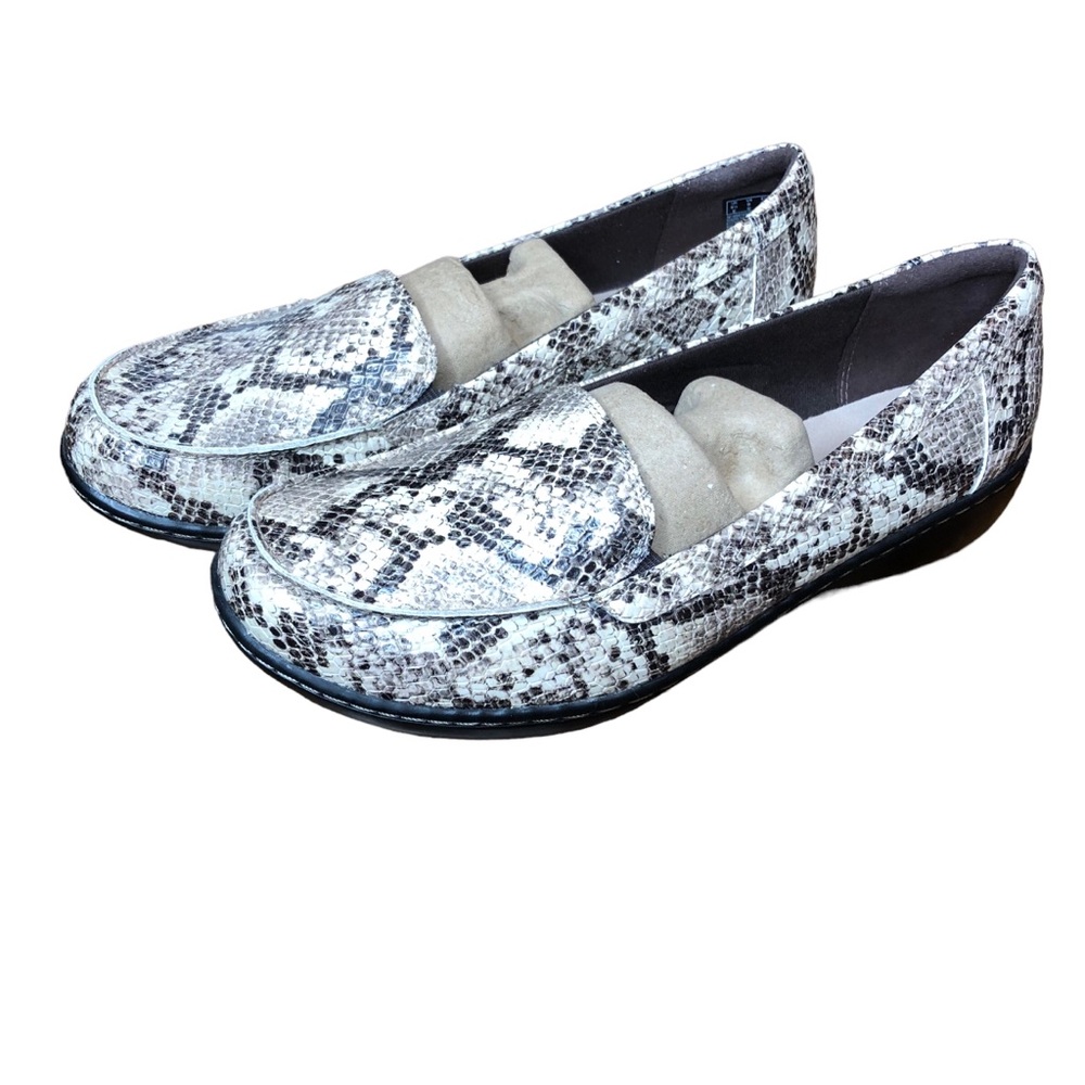 Clarks Collection Juliet Lora Snake Print Leather Loafers Size 9 Neutral Comfort